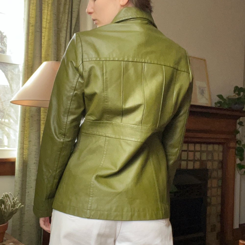 Vintage leather green jacket. Fits small petite best. Message for measurements!